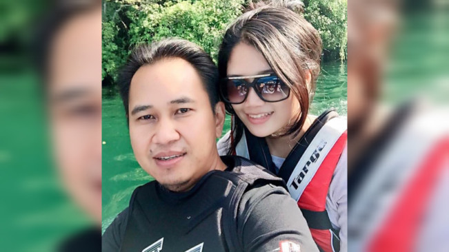 Ajie Karim dan istrinya. [Instagram]